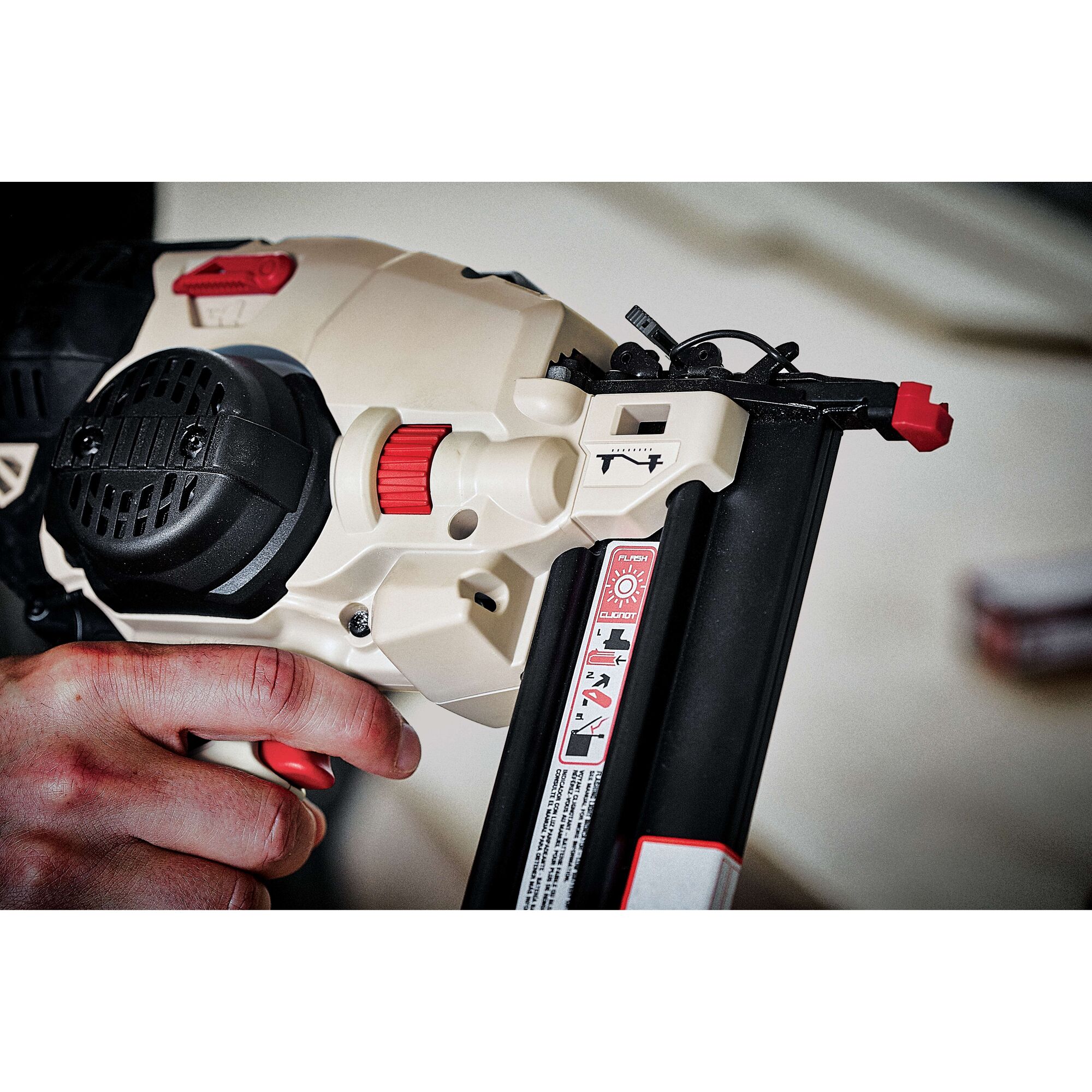 20V MAX* 18 Ga. Cordless Brad Nailer Kit | PORTER-CABLE